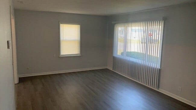 Building Photo - 4108 Woodcliffe Ave