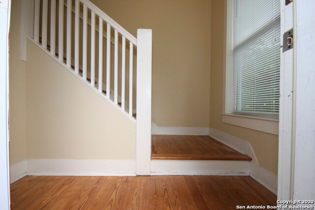 Foto del edificio - 216 Eleanor Ave