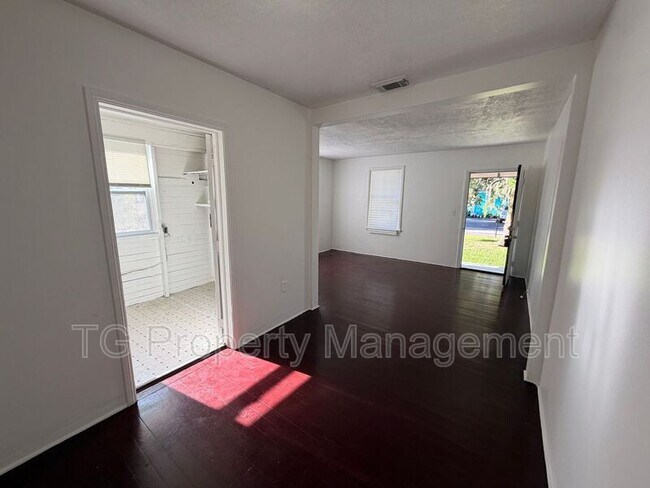 Foto del edificio - 6031 Transylvania Ave