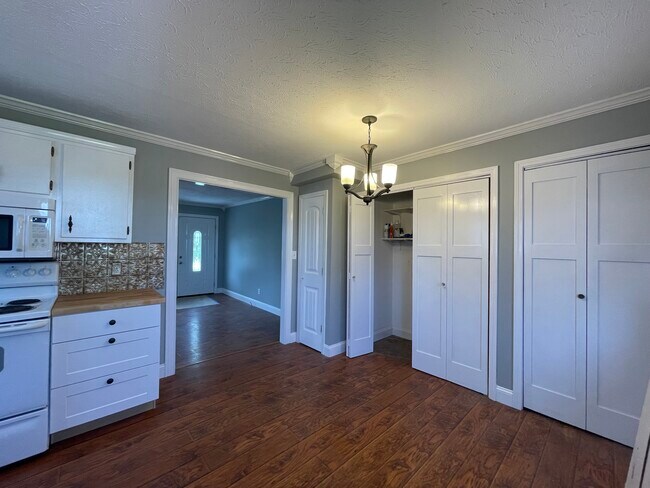 Building Photo - 162 Silver Dr