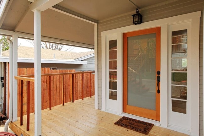 Building Photo - Effie