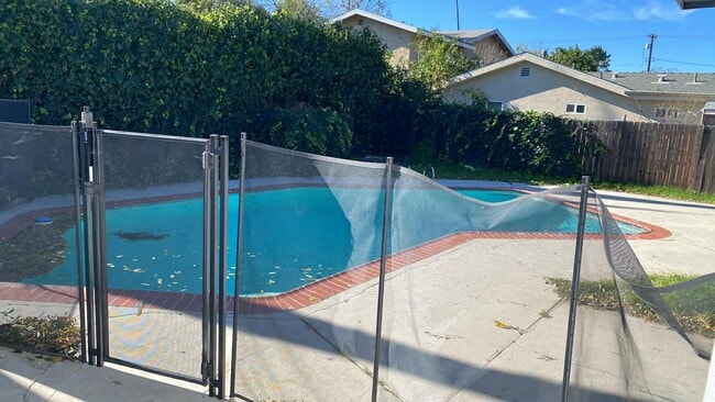 Building Photo - 8827 Darby Ave