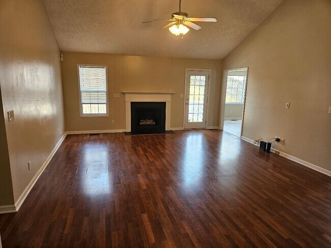 Building Photo - 2814 Norcliff Dr
