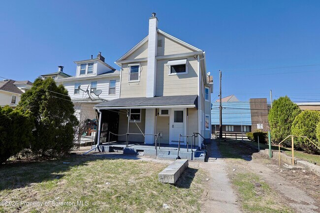 Building Photo - 318 W Main St