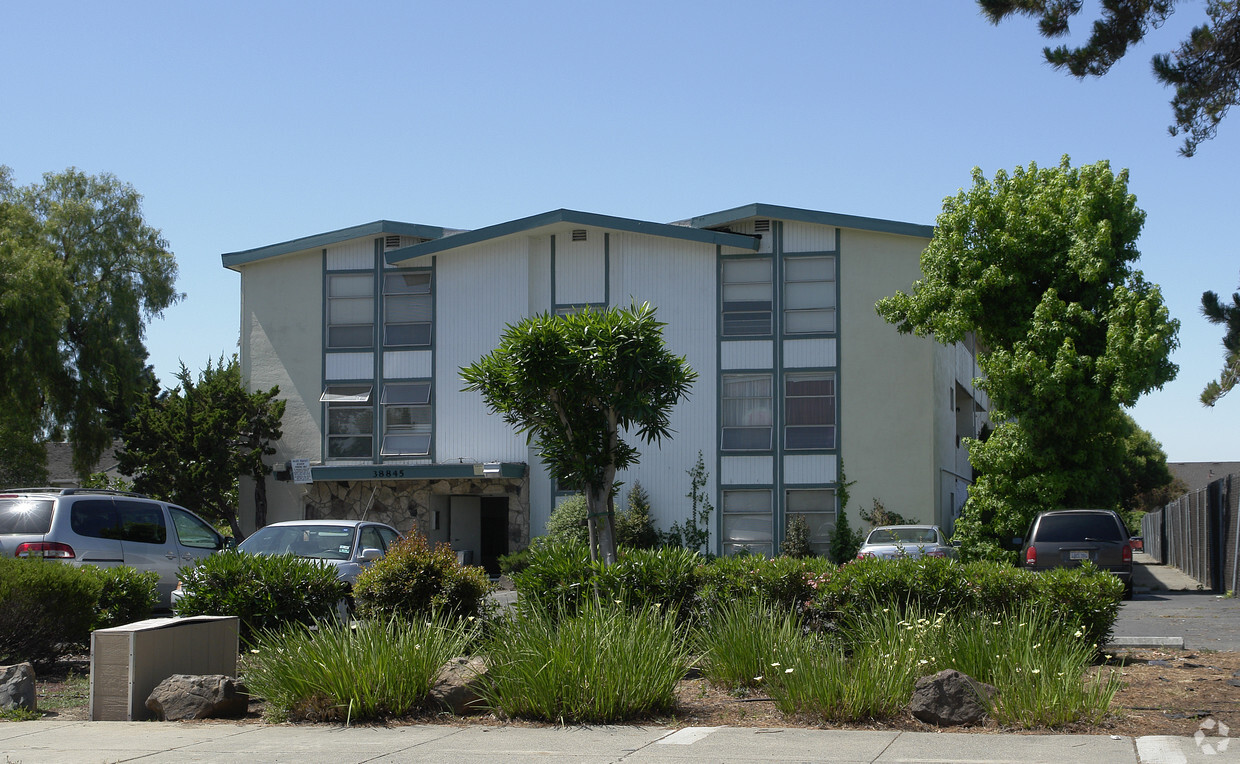 Building Photo - Belle Ami Apartments
