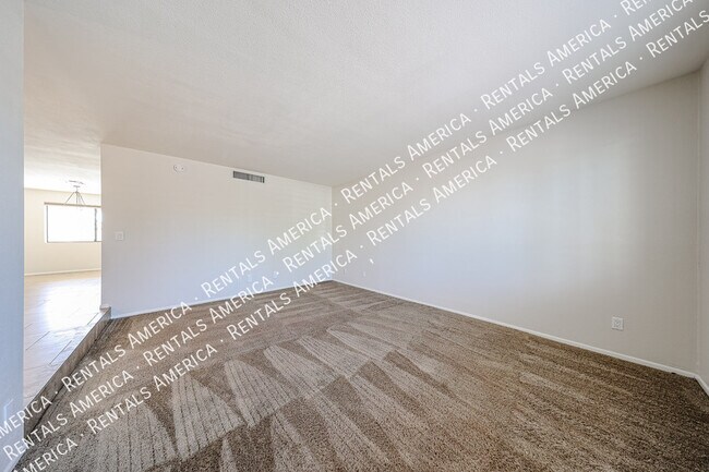 Foto del edificio - 2636 S Reyes