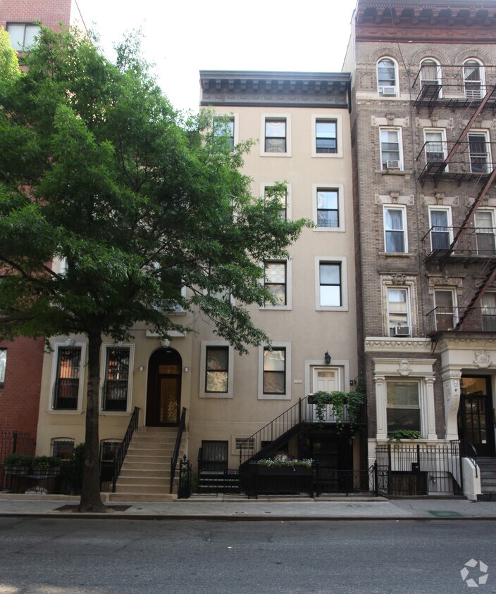 Foto principal - 423 W 43rd St