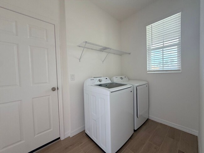 Building Photo - 2029 Anthem Dr
