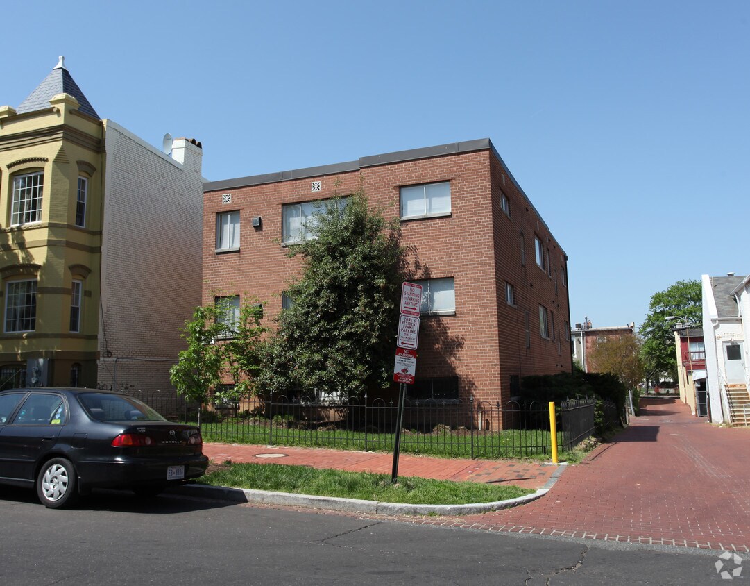 Foto del edificio - 630 11th St NE