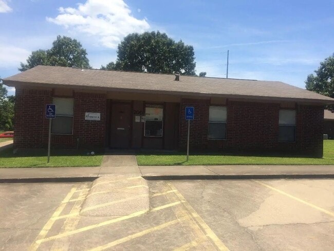 Foto del edificio - 200 Tom Brown Pkwy