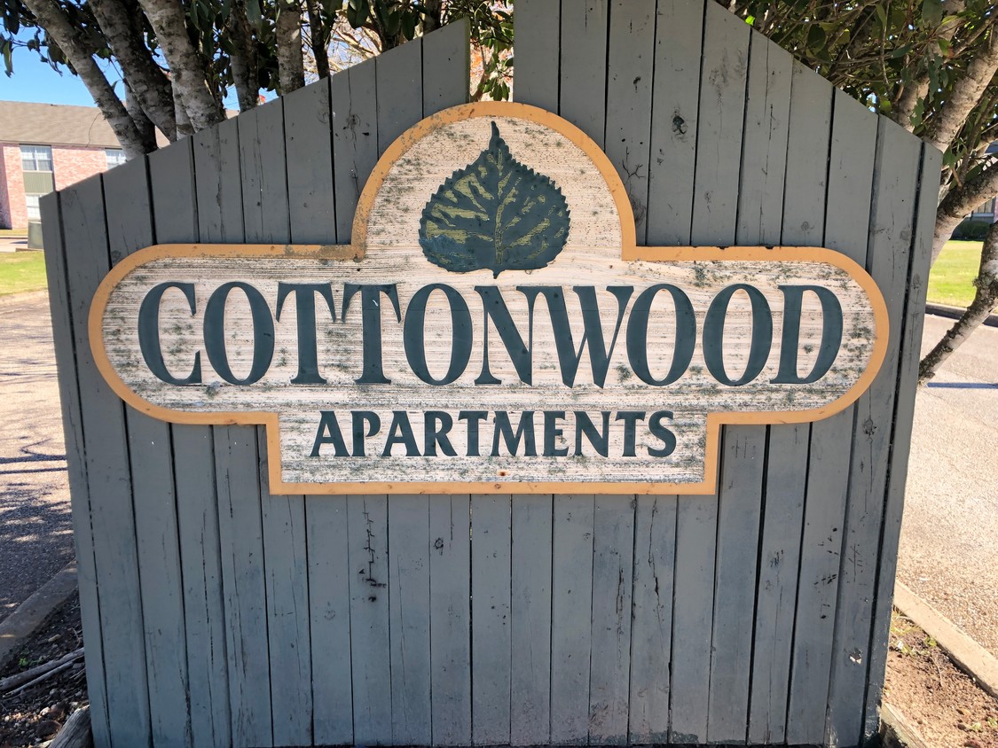 Primary Photo - Cottonwood Apartments