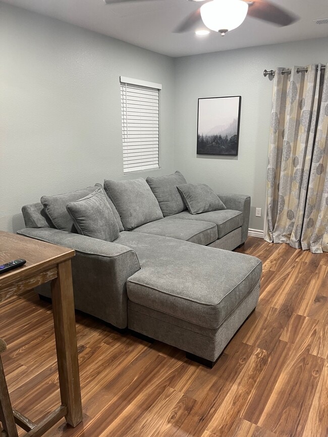 Foto del edificio - 24940 Butterchurn Rd