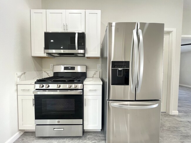 Building Photo - NewB RV T 17805