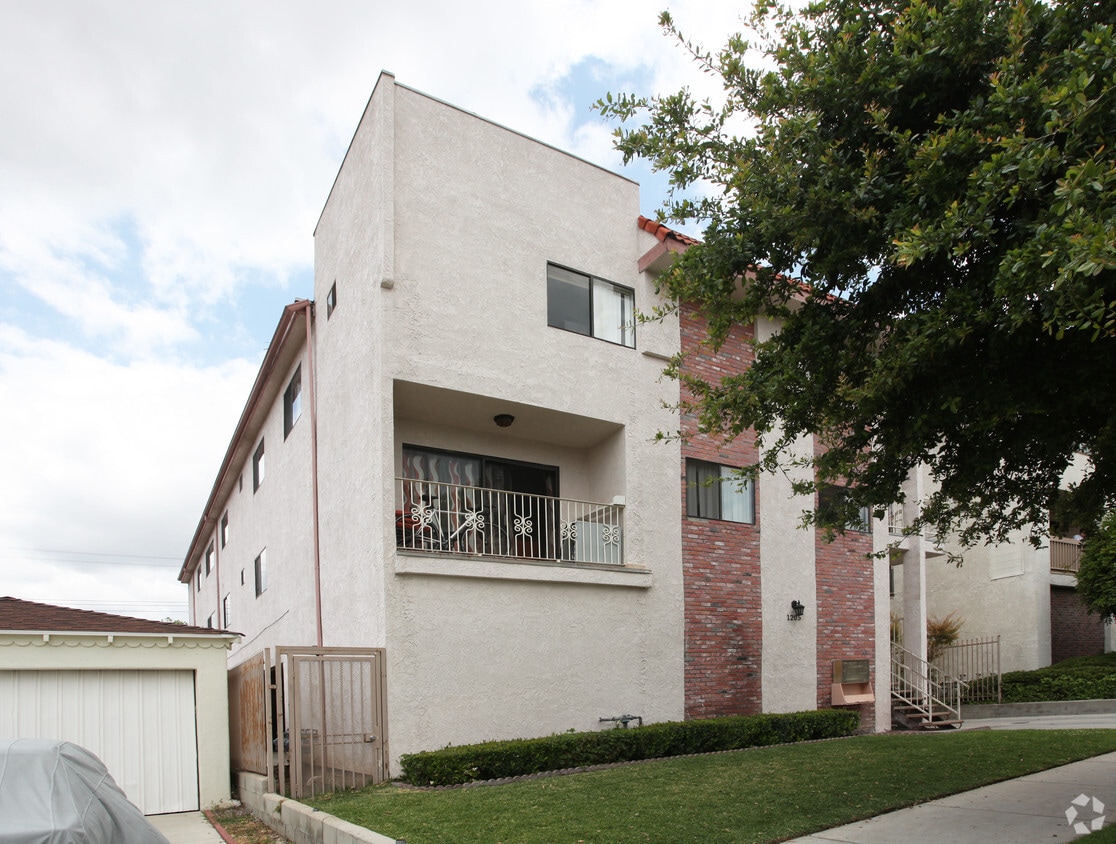 Building Photo - 1205 Virginia Ave