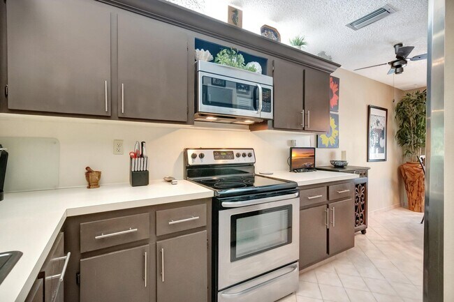 Foto del edificio - 13194 Lucinda Palm Ct