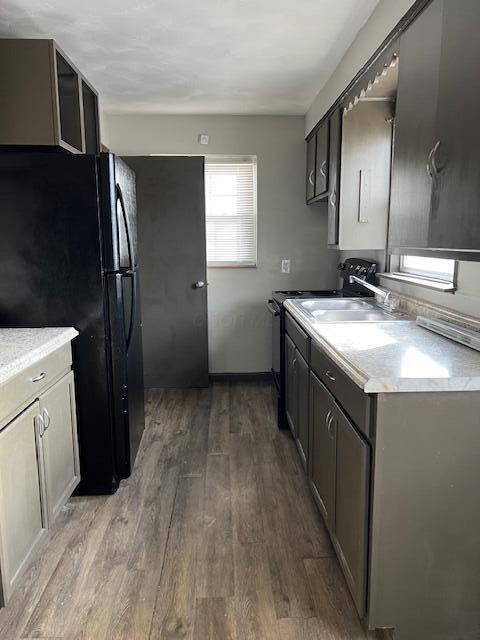 Building Photo - 738 S Weyant Ave