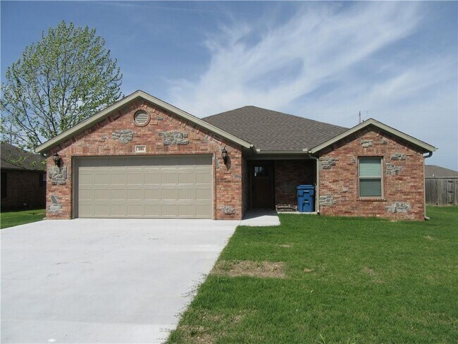Building Photo - 581 Red Oak St