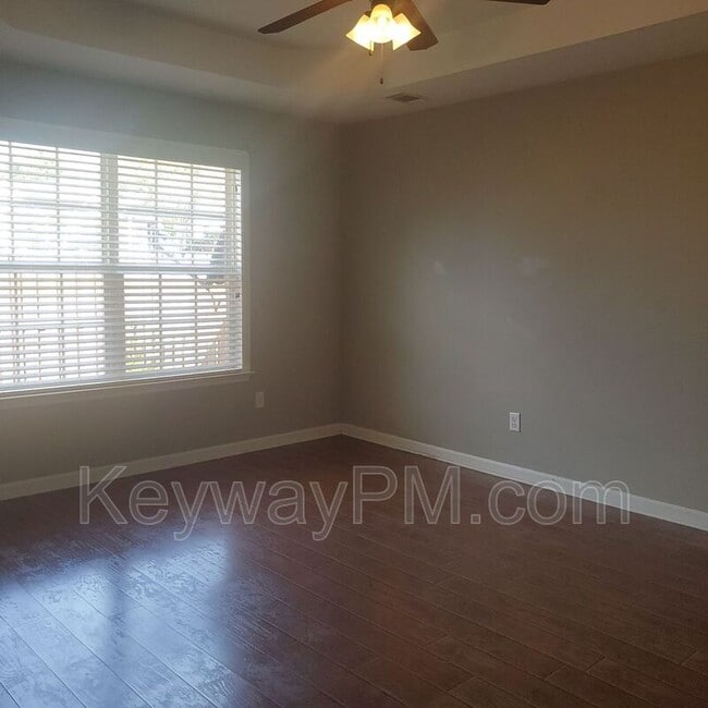 Foto del edificio - 823 Whispering Willow Ct