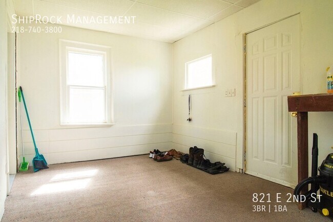 Foto del edificio - 821 E 2nd St