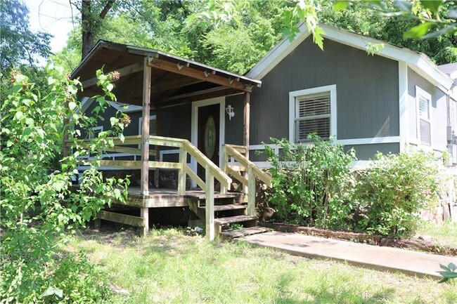 Building Photo - 1872 N Double Springs Rd