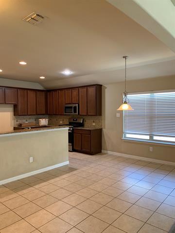 Building Photo - 2504 Castle Creek Dr
