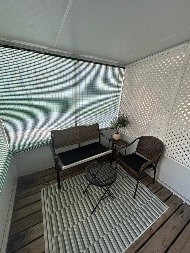 Covered back porch - 14 Chelsea Sq