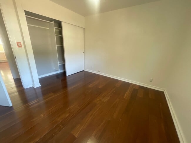 Building Photo - SPACIOUS 3 BEDROOM / 2 BATH HOUSE IN DUBLIN!