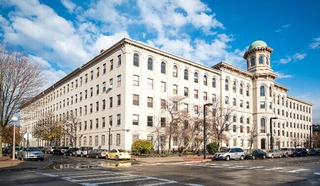 Building Photo - 971 Tremont St
