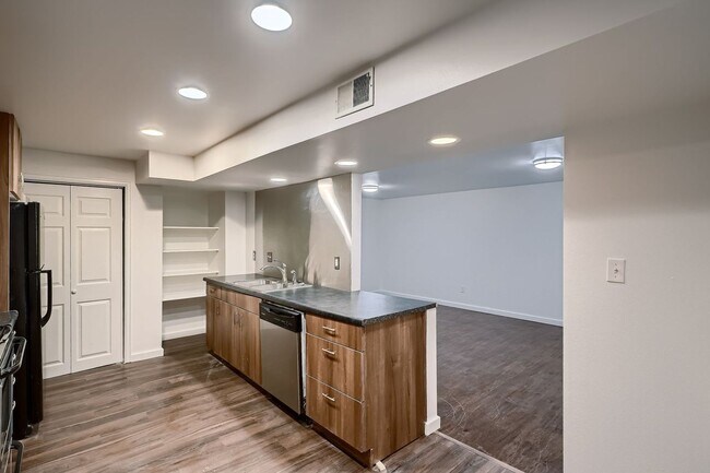 Foto del edificio - 3125 N Raleigh St