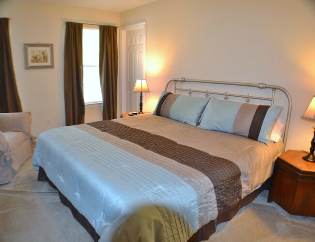 King Bed - 1404 April Villas