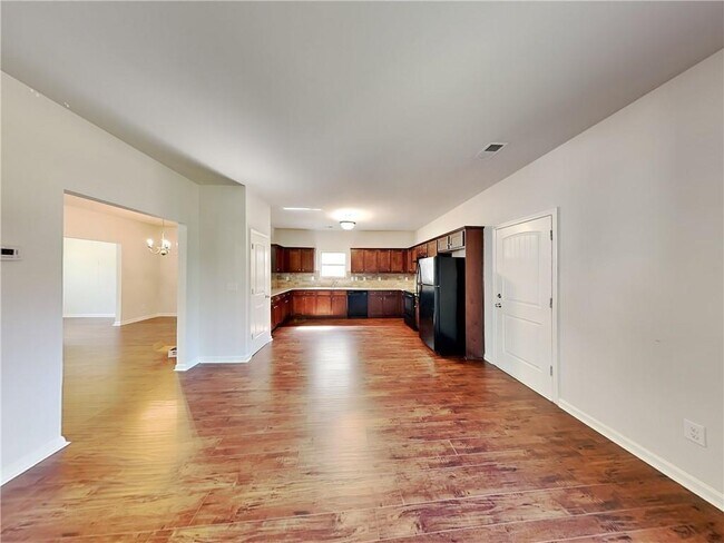 Building Photo - 157 Daisy Cir