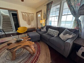 Building Photo - 10417 S Grant Ave