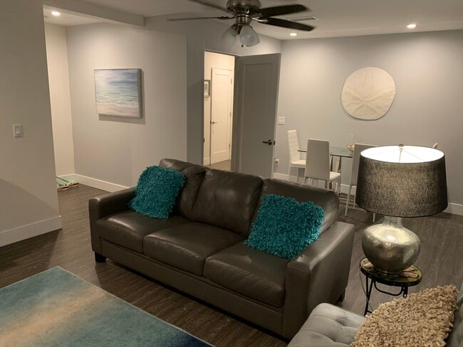 Living room - 3309 Fenelon St