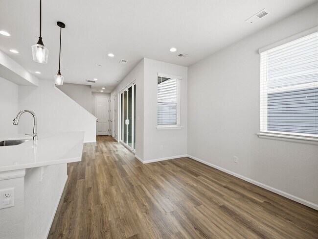 Foto del edificio - 6222 Kinston Pkwy