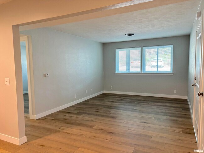 Foto del edificio - 1646 W 42nd St