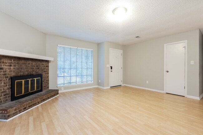 Building Photo - 661 Overlook Ct