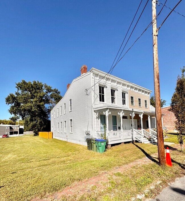 Building Photo - 2208 Venable St