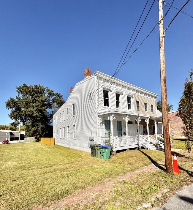Building Photo - 2208 Venable St