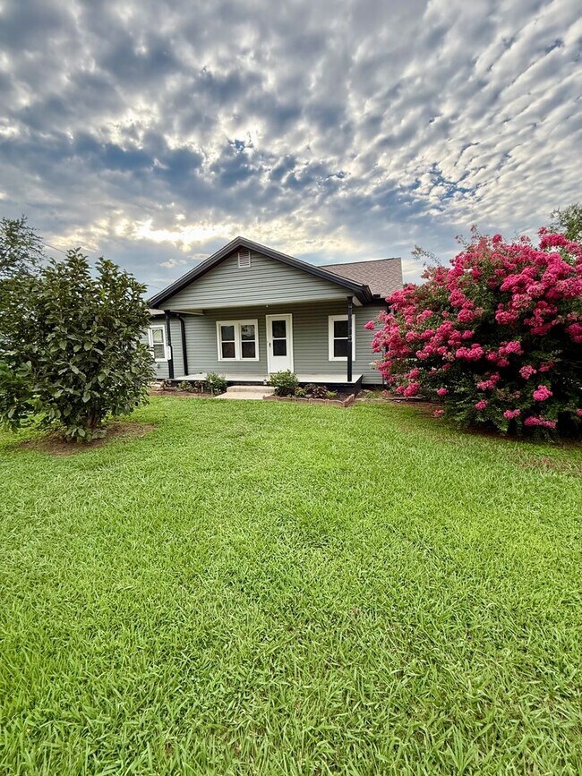Foto del edificio - Maryville 37801 - One-level, 3 bedroom, 1....
