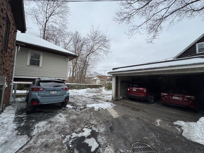 Building Photo - 44 Greycliff Rd