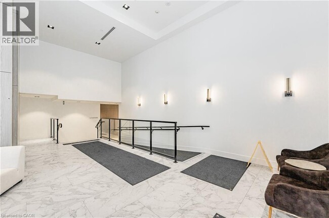 Photo du bâtiment - 15 Wellington St S