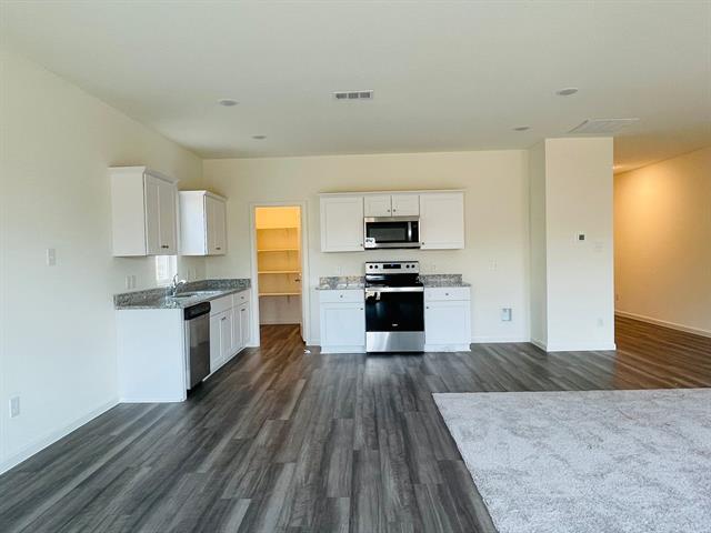 Building Photo - 10348 Rosegreen Ln