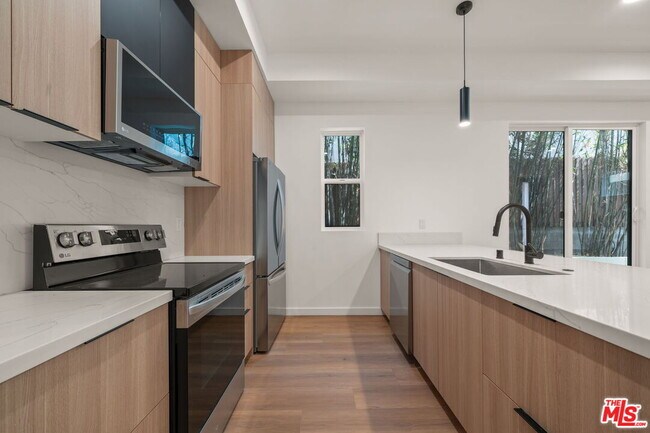 Foto del edificio - 259 S Park View St
