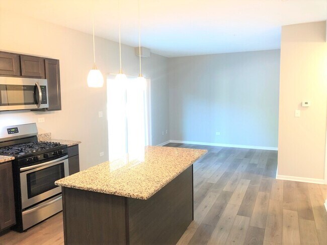 Building Photo - 809 Main St