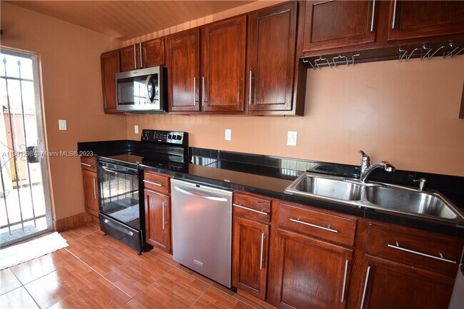 Foto del edificio - 344 SW 1st St