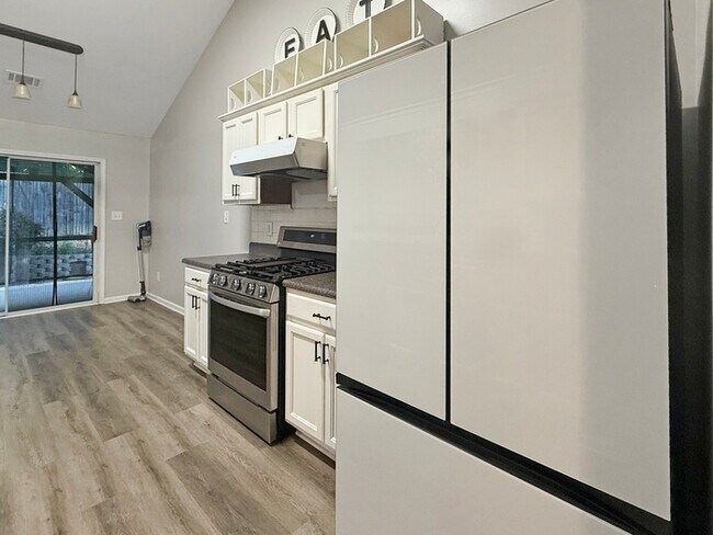 Foto del edificio - 2607 Woodford Ln NE