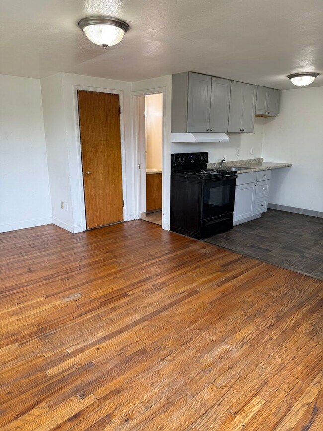 Building Photo - 5300 Taku Dr