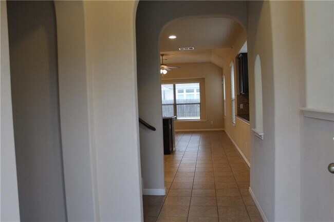 Building Photo - 130 Old Settlers Dr