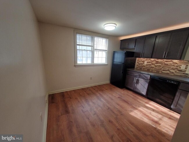 Building Photo - 16 St Albans Ave