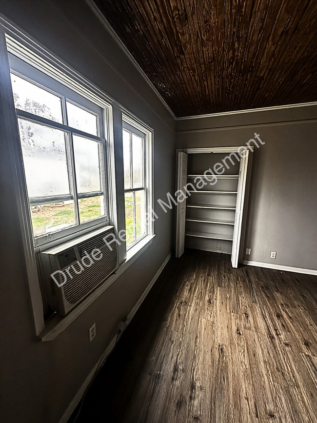 Building Photo - Classic Beauty and Charming Home